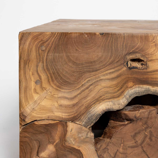 Natura Flow Coffee Table Natural – Detail Detail of reclaimed teak on Natura Flow Coffee Table in Natural finish